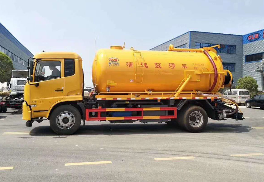 东风天锦13方清洗吸污车侧面图