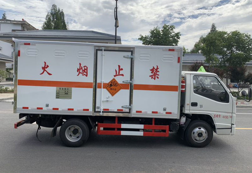 江铃蓝牌气体厢式运输车