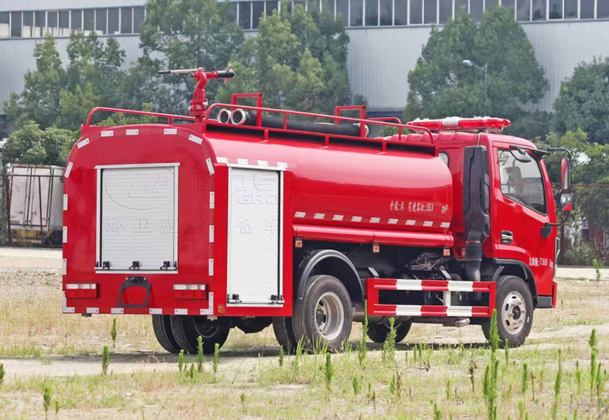 东风D6小多利卡4.5吨消防洒水车
