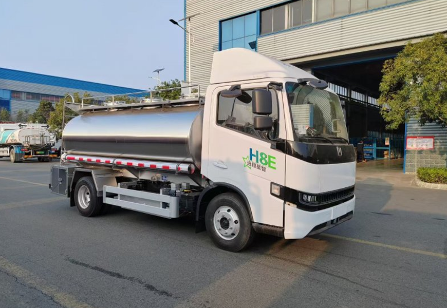 吉利纯电动鲜奶运输车5T-3仓新能源纯电奶罐车