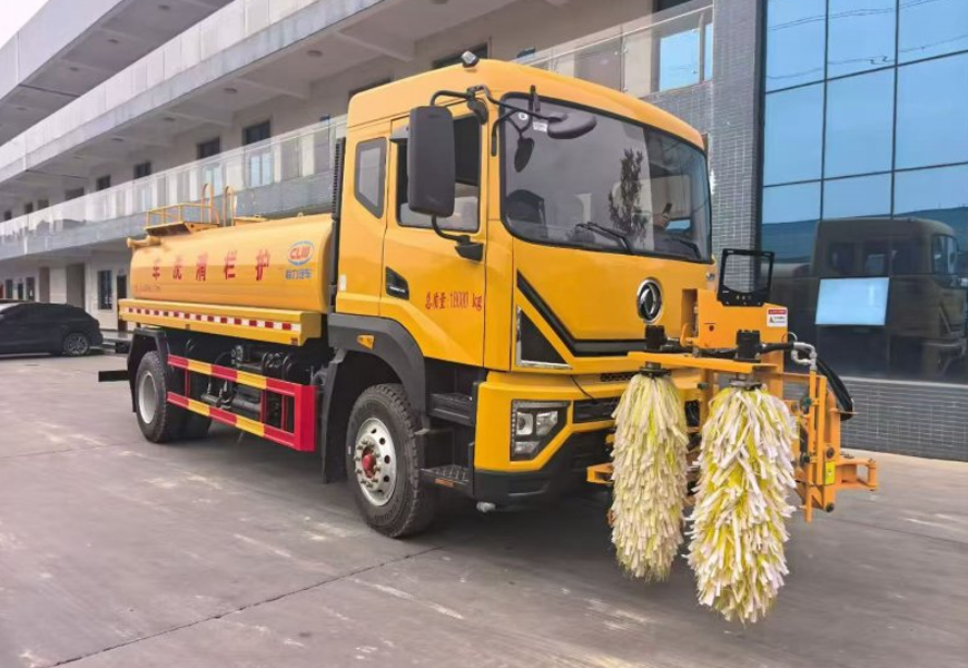 东风D9高速护栏清洗车