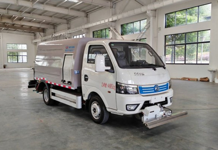 新能源华神4.5吨路面养护车,电动清洗车