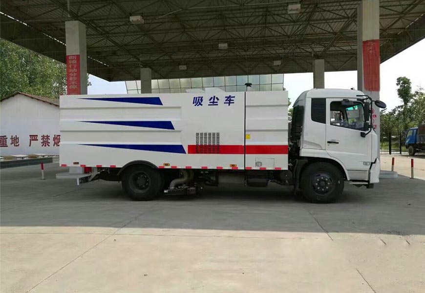 东风天锦吸尘车