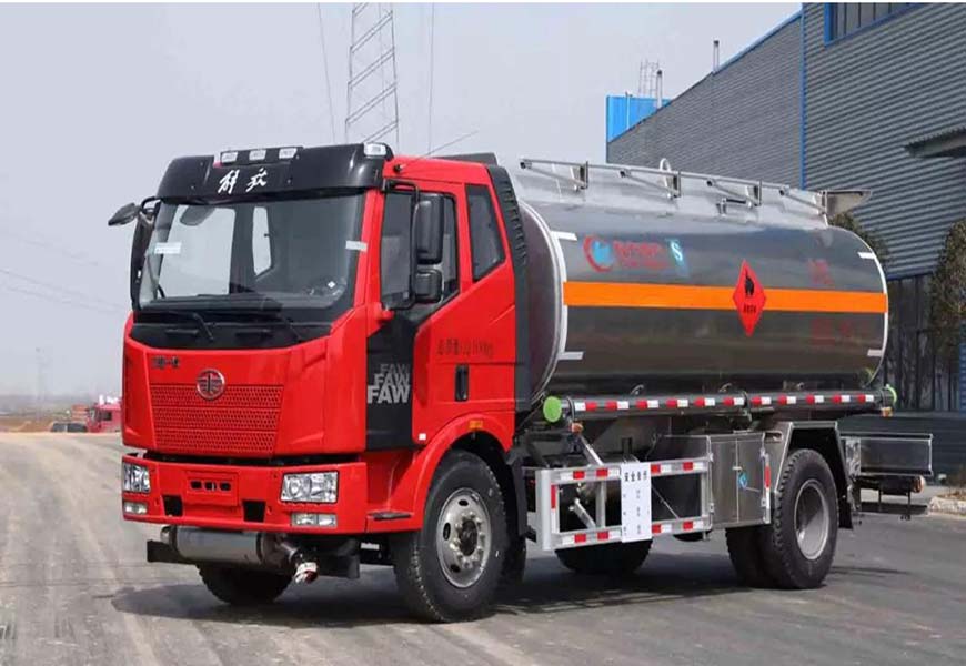 CLW5180GYYLC5型铝合金运油车