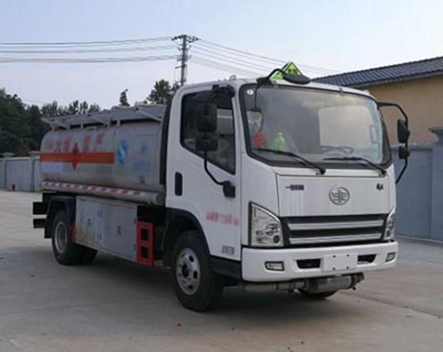 CLW5070GJYC5型加油车