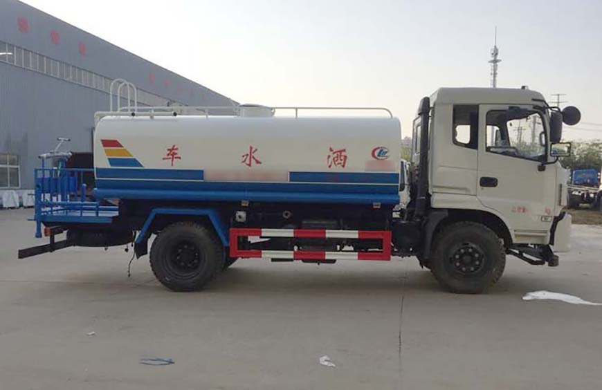 东风145多功能洒水车